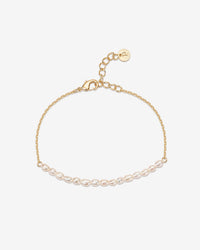 Dainty Freshwater Pearl Bracelet de PAVOI