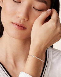 Dainty Freshwater Pearl Bracelet de Jessys