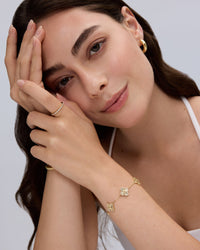 Pulsera Aurelia plata en muñeca
