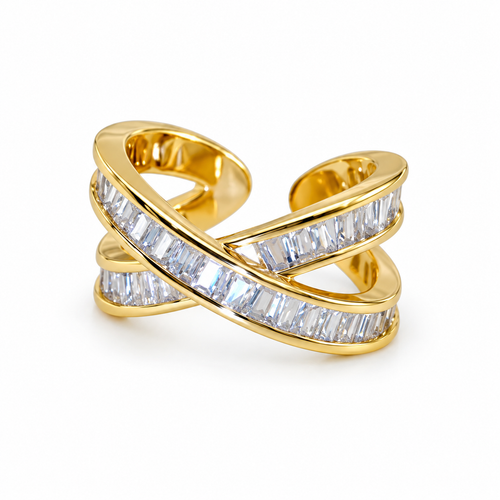 Anillo Cruce sobre fondo blanco