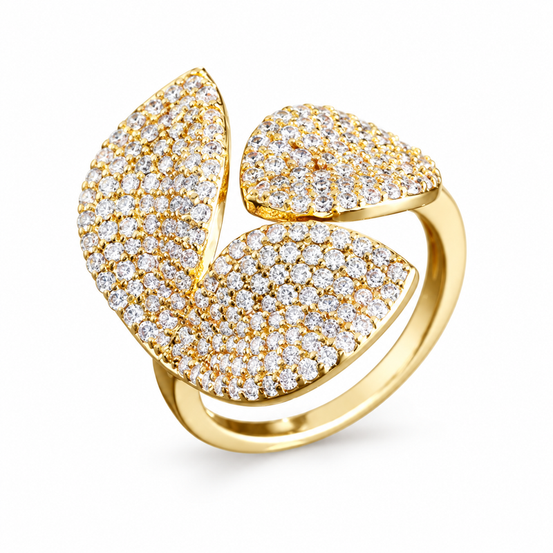 Anillo Pétalo sobre fondo blanco