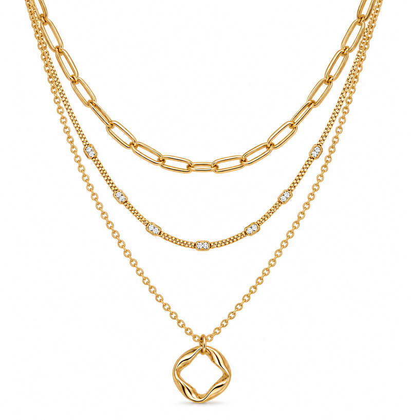 Collar Atera dorado sobre fondo blanco