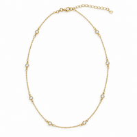 Collar Liora dorado de cadena fina con detalles brillantes
